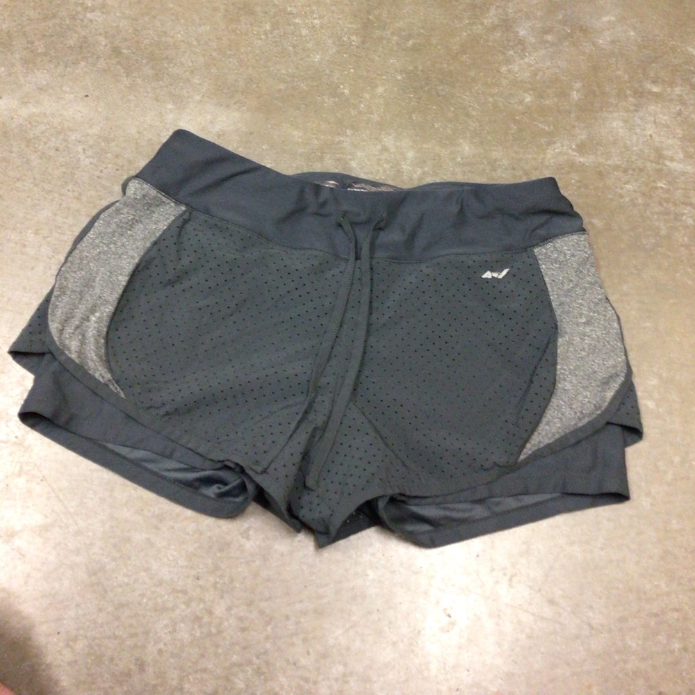 Bundle of 2 shorts